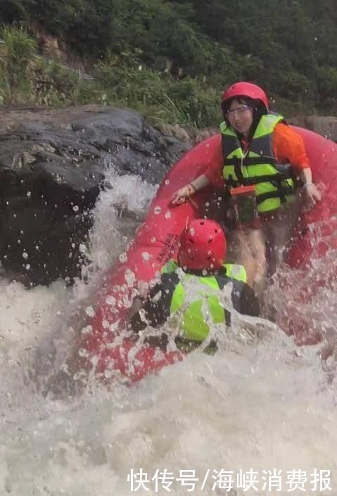 游客们|云湖溪谷赤壁漂流，不piao不夏天 越piao越上瘾