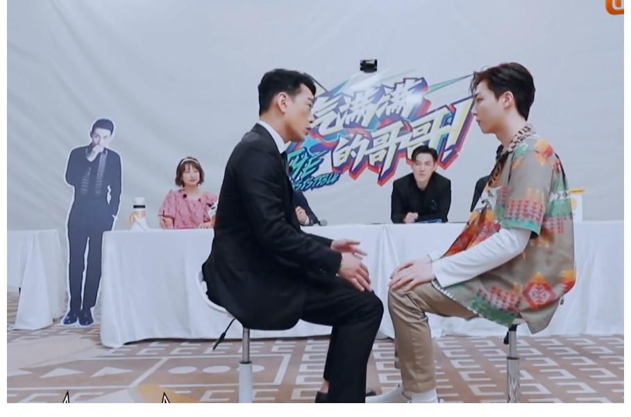 耀慶哥|陳立農(nóng)王耀慶玩打手板游戲，嗨到極點時，農(nóng)個笑成地主家的“傻兒子”