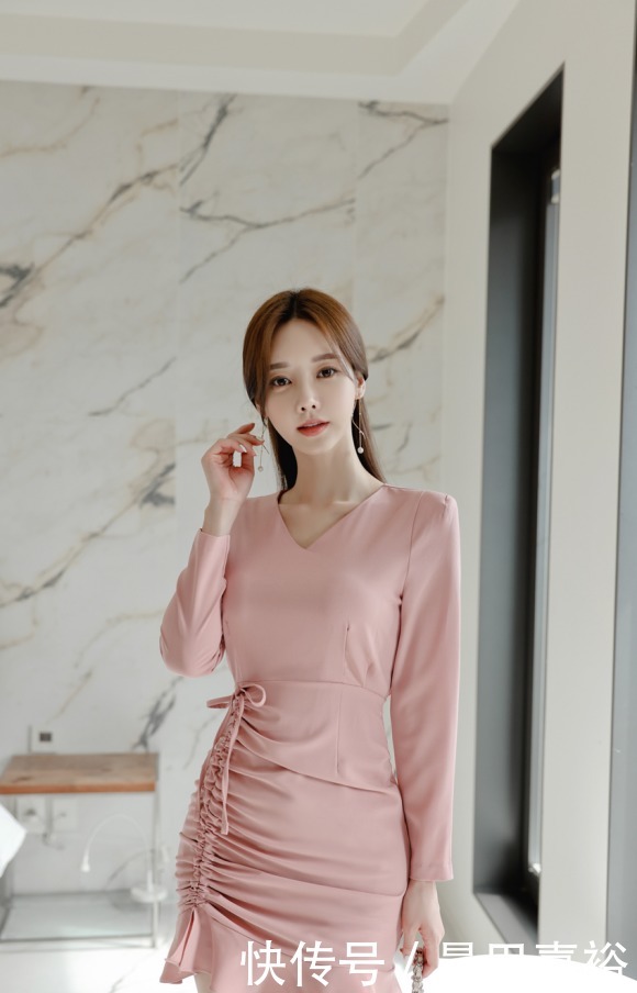 水瓷|晴天美图:孙允珠,蜜桃水瓷波浪层叠婉约连衣裙