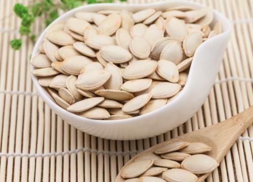 南瓜子|糖尿病人吃南瓜子降糖?吃的越多越好吗?