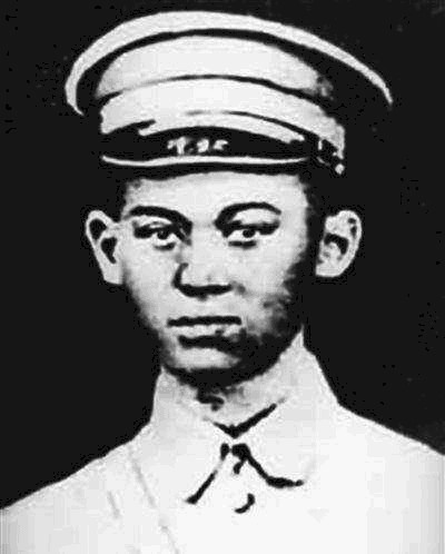 红军|他一手创建了红军两个军,部下有大将上将,继任者是元帅