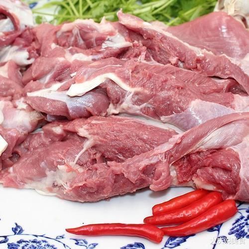 羊肉|买羊腿时,买前腿还是买后腿?肉贩子告诉你,区别很大,买错后悔!