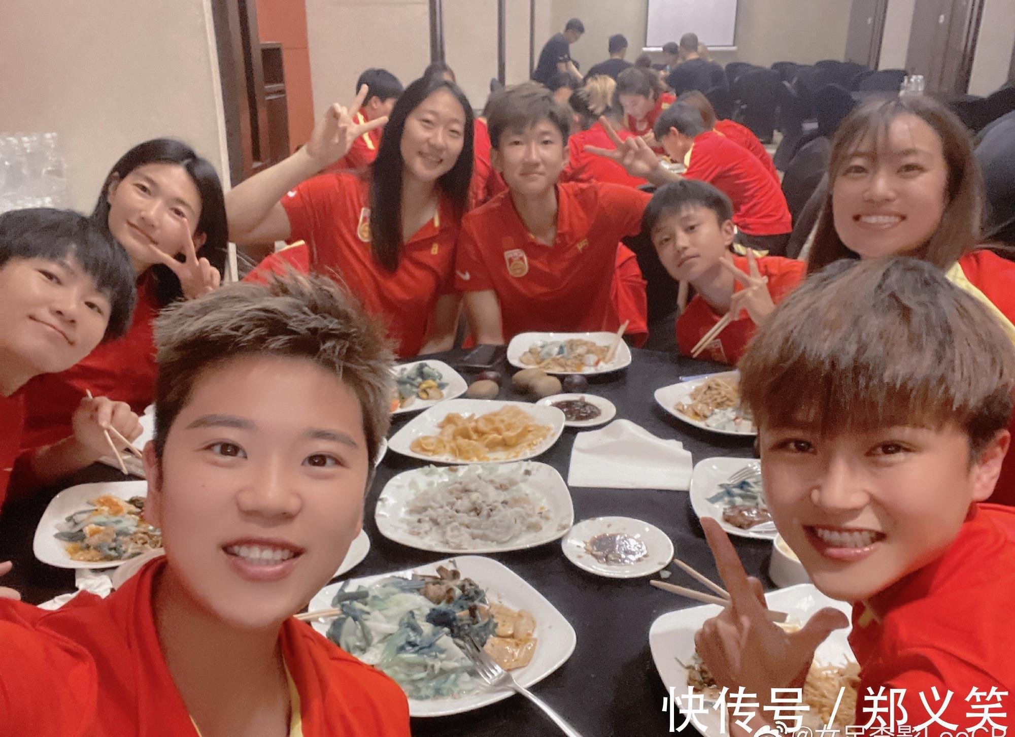 虎年|大年初一!朱婷现身,多位体坛女神晒一家三口照,刘湘母女送祝福