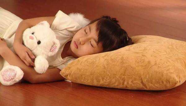 家长|让孩子越变越笨的六种生活习惯，家长以为是好事，其实害了孩子