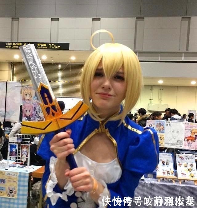 cos|被迫“营业”的Saber小姐姐真是太可爱了,这波漫展COS我给满分