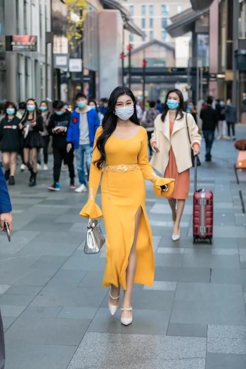 亮橙色针织裙，穿出春季拉风的美，好看有气质御女范十足