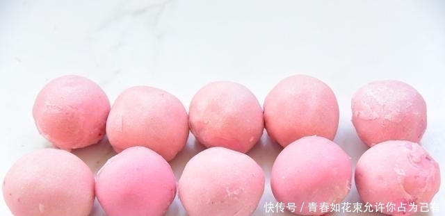 女神节,做一盘桃花酥送给妈妈,颜值高又美味,网友:女儿真贴心