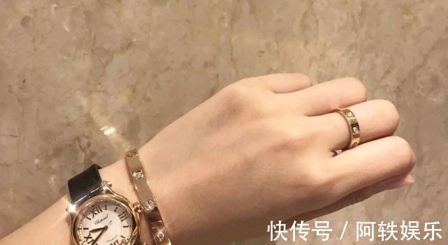 手镯 奢侈品珠宝首饰深受女人追捧,价格那么贵,为啥还有人买?