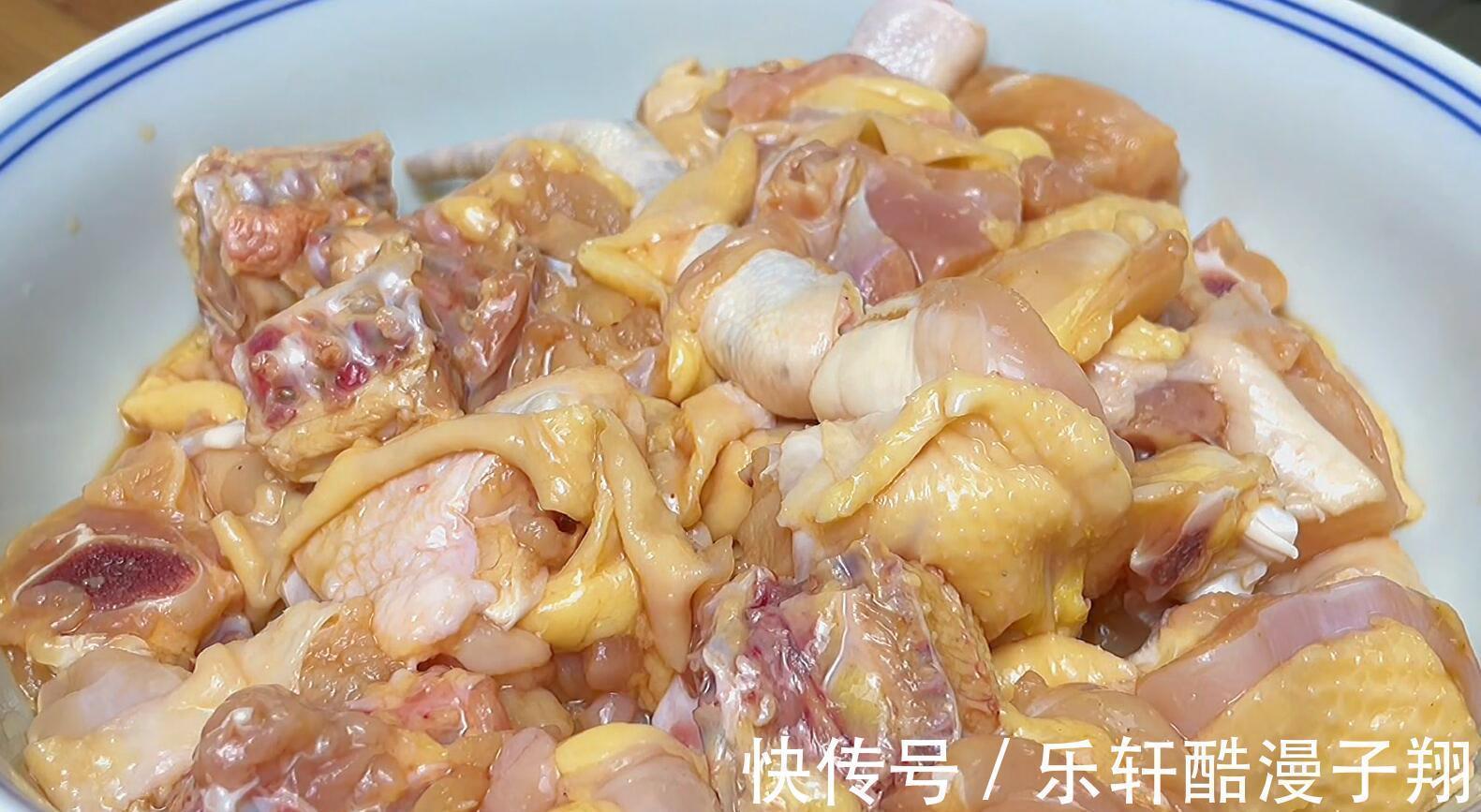炖鸡到底要不要焯水 很多人都做错了,难怪又腥又柴,原来有诀窍
