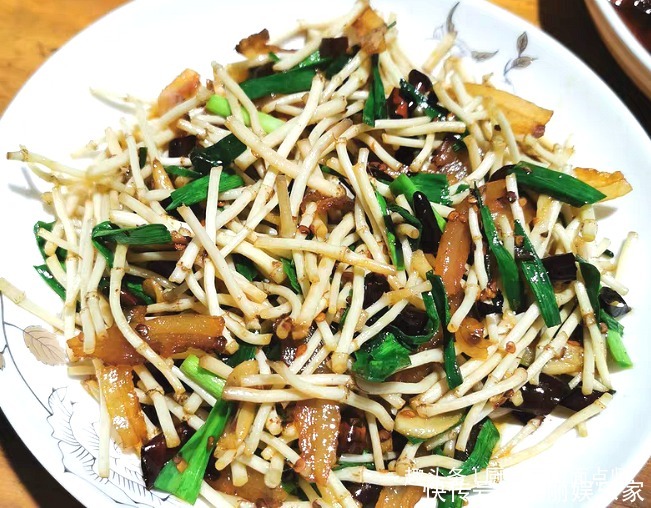 折耳根炒腊|天冷多吃这菜,每天炒一盘,刮油又瘦身,嘴巴不臭了,提高免疫力