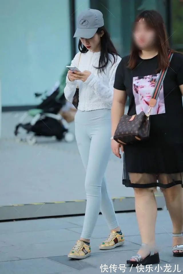 裤型 出门穿搭选择修身的裤型,简单清爽,美出高级感