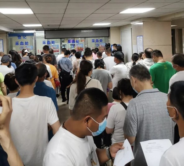 90后|“90后职业陪诊人”半天赚200块！网友：十级孤独患者有救了