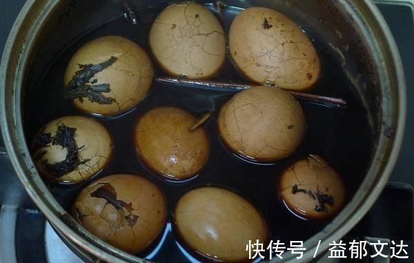 为什么你煮的茶叶蛋不好吃？70岁奶奶教你一招，香气扑鼻还入味