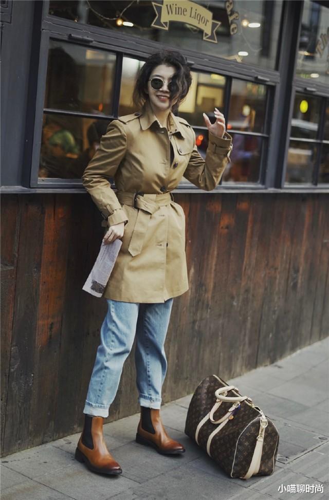 女人40岁之后,穿大衣少配平底鞋,今年流行这5双,舒适又保暖