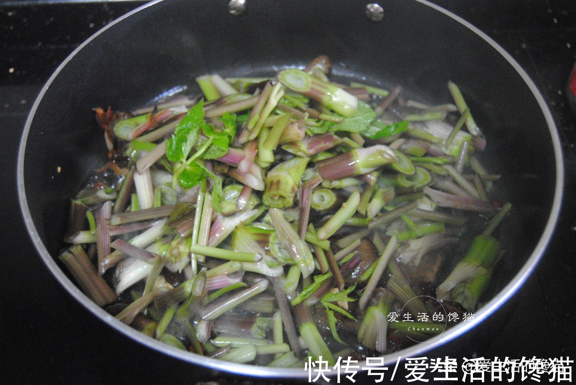 野菜|春天，抓紧吃这菜，鲜嫩爽口，营养极高，这样炒一炒真香