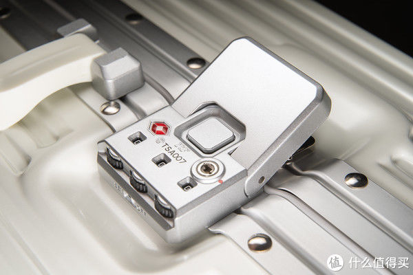 铝框|除了网红爆款 还有默默无闻的“国王”:EAZZ新款铝框登机箱