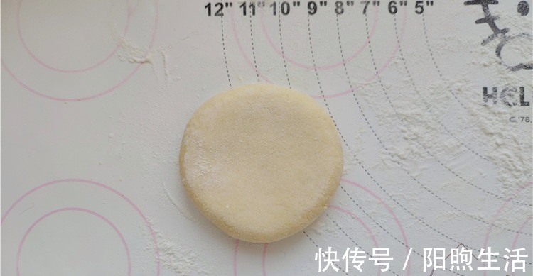 玉米面|玉米面独特做法,不蒸发糕和窝窝头,香软好消化,中老年人别放过