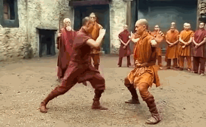 |爆笑段子:大哥这是保龄球不是手榴弹啊