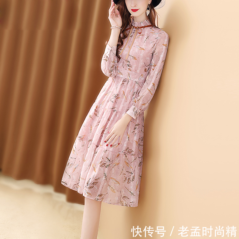 娃娃领 三月初春,建议打扮的漂漂亮亮!“法式”A字裙+平鞋,惊艳迷人