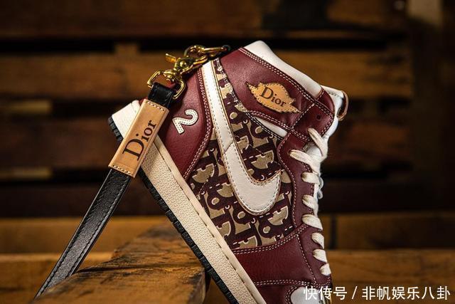 Dior x Dunk SB Low头一次见！这细节真把我看傻了