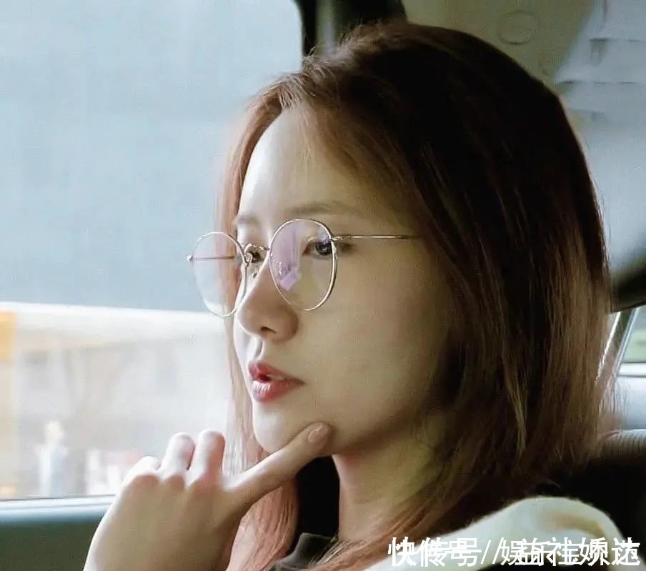 淡颜系|双眼皮、一字眉已经过时了,现在的美女标准是这样……