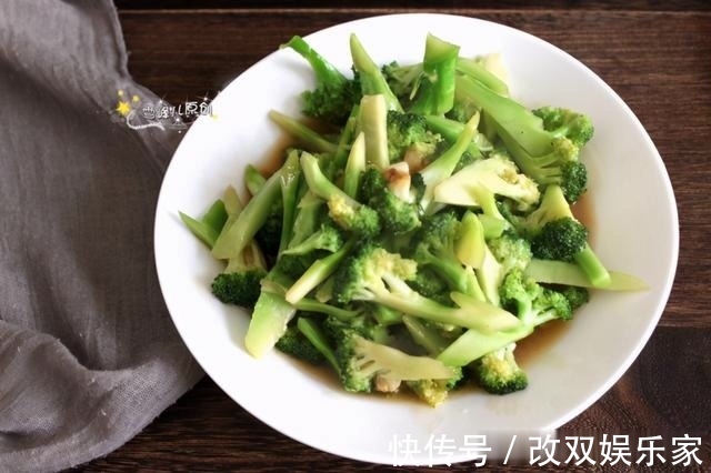 清脆|天气寒冷干燥多吃西兰花，5分钟就上桌，清脆碧绿特爽口，真棒