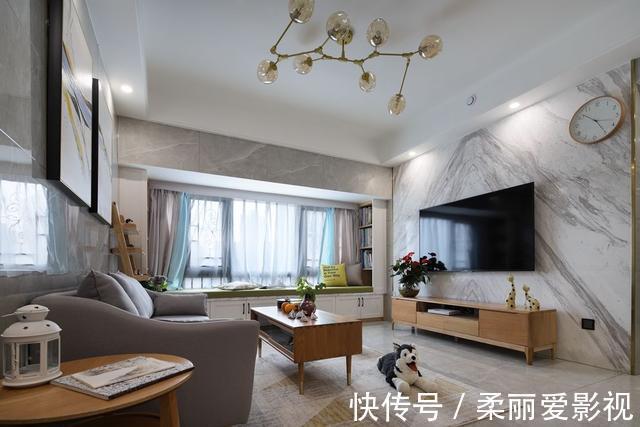 客厅|86㎡挤出三房,还有衣帽间!客厅贴满瓷砖,完工后很大气