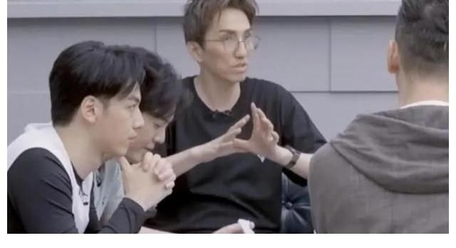 劉端端|《披荊斬棘》“問(wèn)題”哥哥群像：有人死賴著不走，關(guān)鍵時(shí)刻見人品