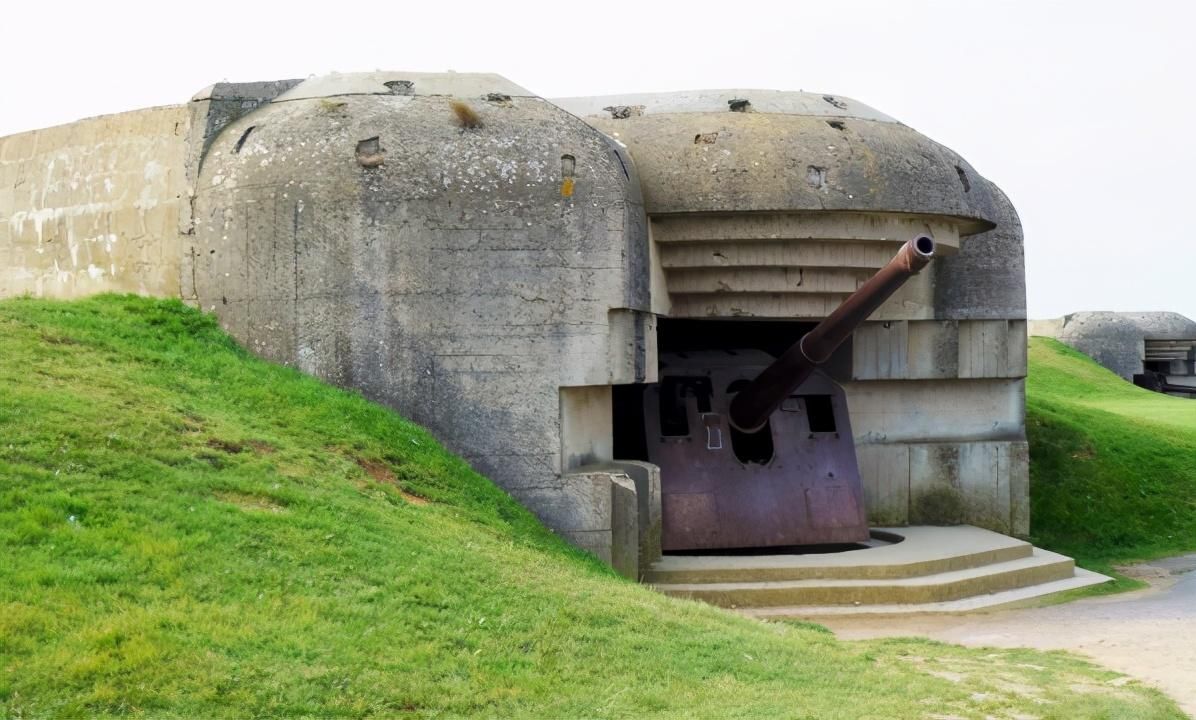 大战爆发|比马其诺防线庞大四倍的斯大林防线，被德军用不同的战术撕裂