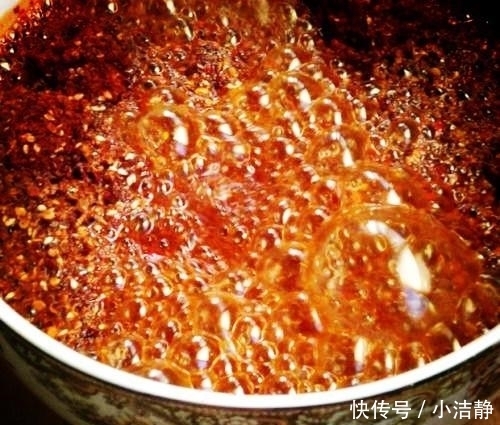辣妹子|做辣椒油时,直接淋油就错了!大厨教你正确做法,辣椒油香辣红亮