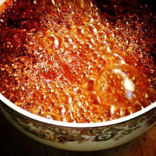 做辣椒油,牢记“5料4味2技巧”,做出的辣椒油红亮鲜香、不发黑