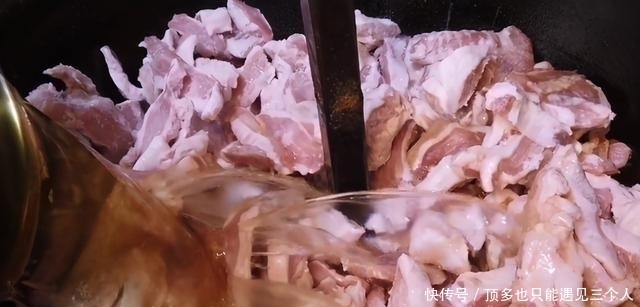 流水|青岛美女菜市场卖小吃,128块钱一斤,每天流水一万多,谁来都教