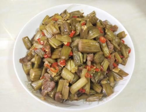 将芋荷梗|冬季，吃萝卜青菜不如它，每天炒一盘，视力好了，不懂吃可惜了