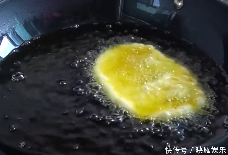 1分钟学会经典早餐“油饼”,做法简单,外酥里嫩又空心,超好吃