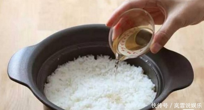 蒸米饭时这几招,米饭香滑软糯,粒粒分明,而且不会粘锅还香