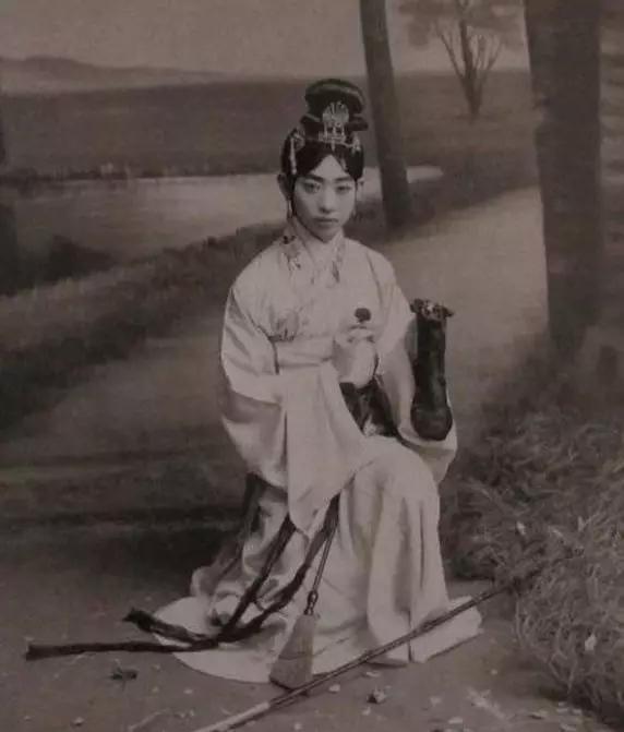 鲁迅为何不屑梅兰芳中国最伟大最永久的艺术是男人扮女人