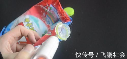 塑料瓶|洗衣粉上套个塑料瓶,这个用途太厉害了,要是早点知道就好了