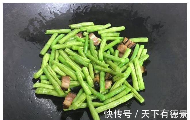 解馋|8月最受欢迎的时令蔬菜，此种做法鲜香下饭，一周吃3次才解馋