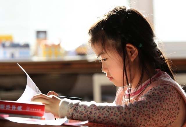 连名带姓|小学生因“姓名简单”走红,连名带姓笔画才2笔,同桌羡慕哭了