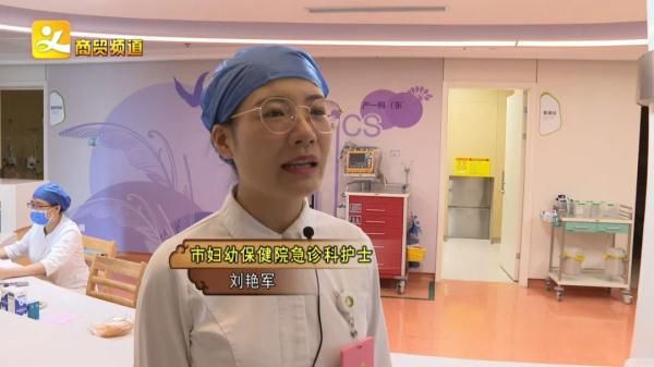 急诊科|“孩子生裤腿里了!”产妇医院门口站着生产,急诊科护士雨中接生