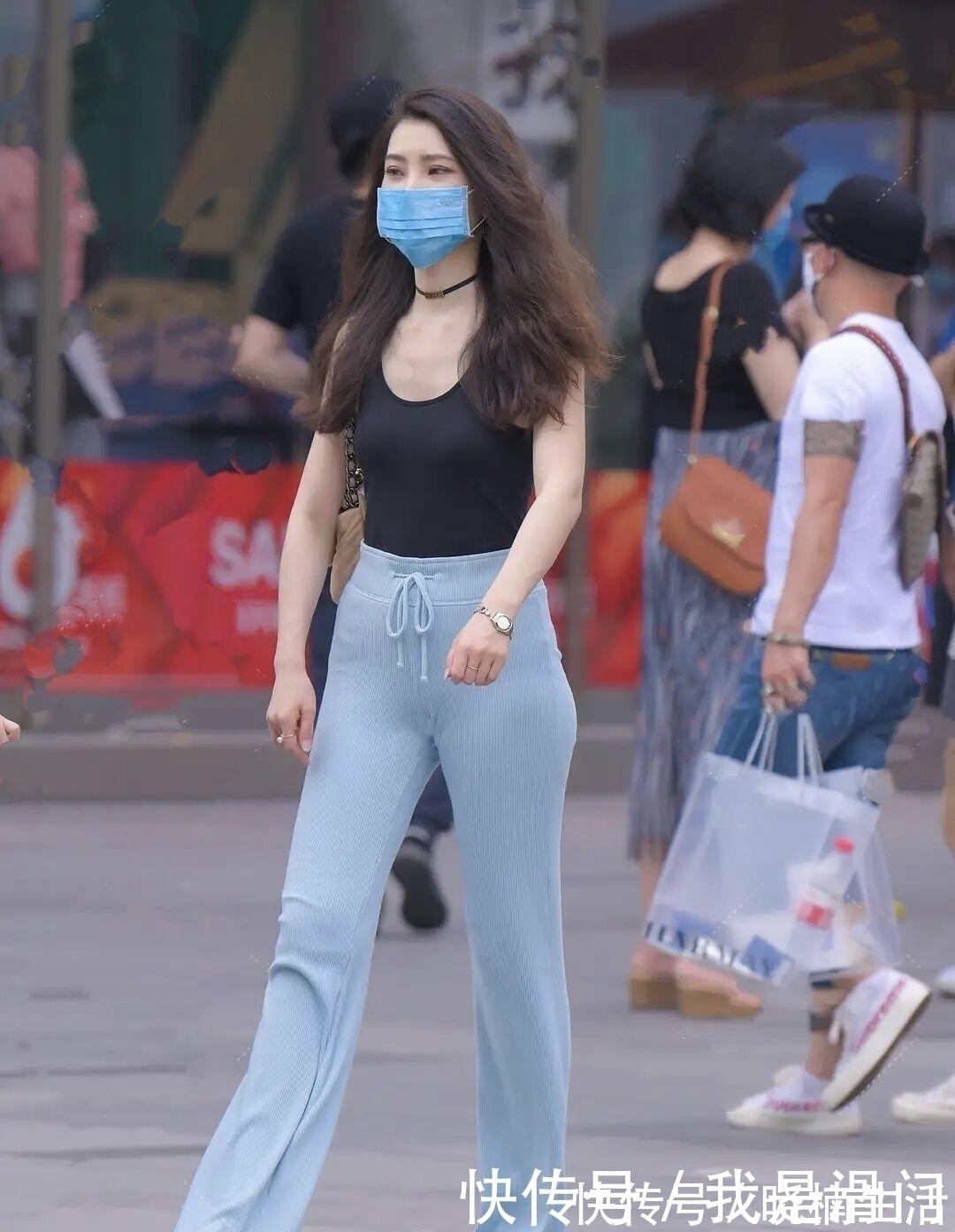 紧身裤 “小肚子”的克星,“托腹裤”横空出世,迅速占领了各地街头!