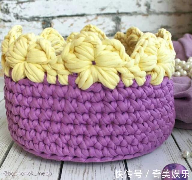 旧衣服剪几刀，制作布条线，拿来钩编收纳盒，非常实用！附教程