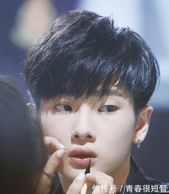 学历|杨超越初三辍学，周震南高中在读，这些偶像的学历让人意外