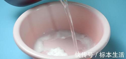 抹布又脏又油难清洗，水里加点它泡一泡，也能变得干干净净，真实用