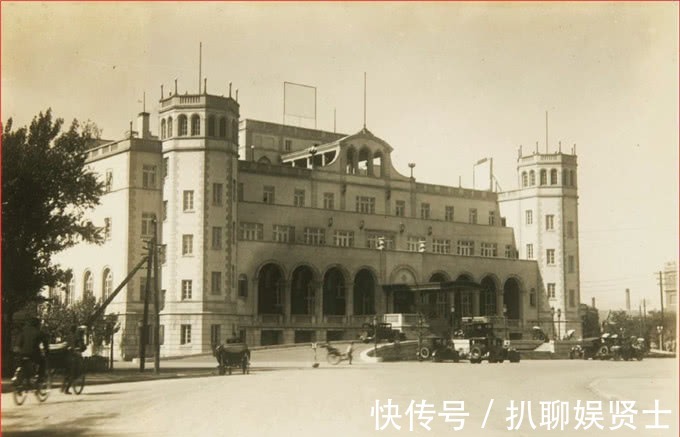 站岗|伪满时期的奉天,盛京老街还有牌楼,市政公署门口有俩伪军站岗