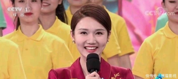 龙洋主持央视五四晚会表现完美,舞台形象、亲和力、台风都很好