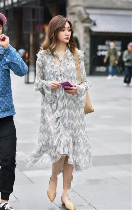 性感|街拍性感靓丽的小姐姐,仙女般的气质,性感挡不住