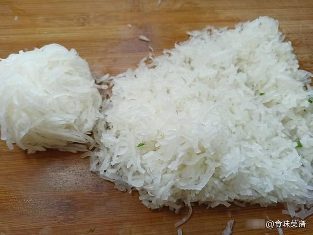 搅拌均匀|韭菜怎么搭配才好吃？分享5种不同的做法，鲜香又美味，老少皆宜