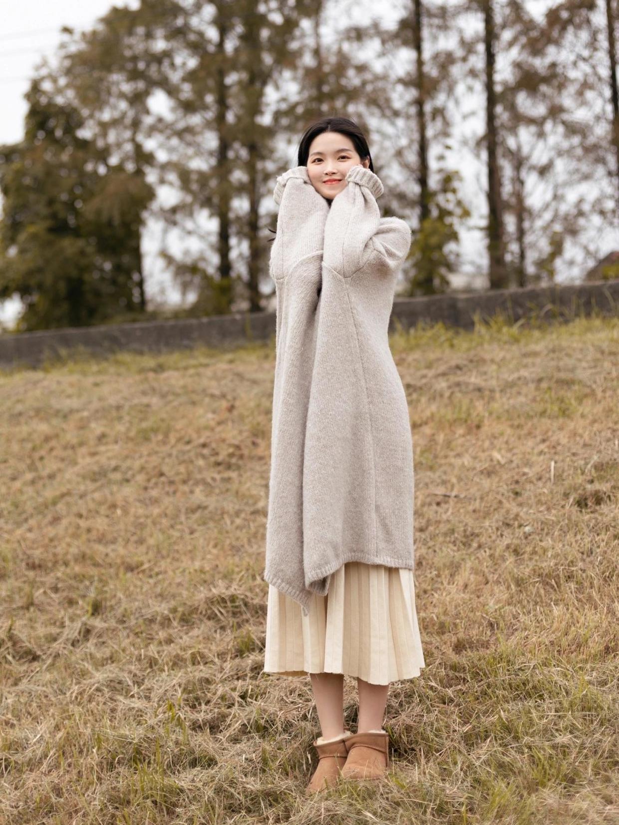 小姐姐 越简约越高级,冬日里不能少的开衫搭配,谁穿谁好看