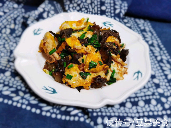 青蒜叶|小白也能做的快手菜——海参炒鸡蛋